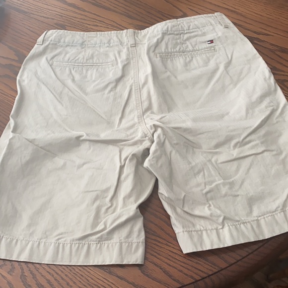 Tommy Hilfiger Shorts - Picture 2 of 6